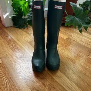 Women's Green Tall Hunter rain boots, size 12F